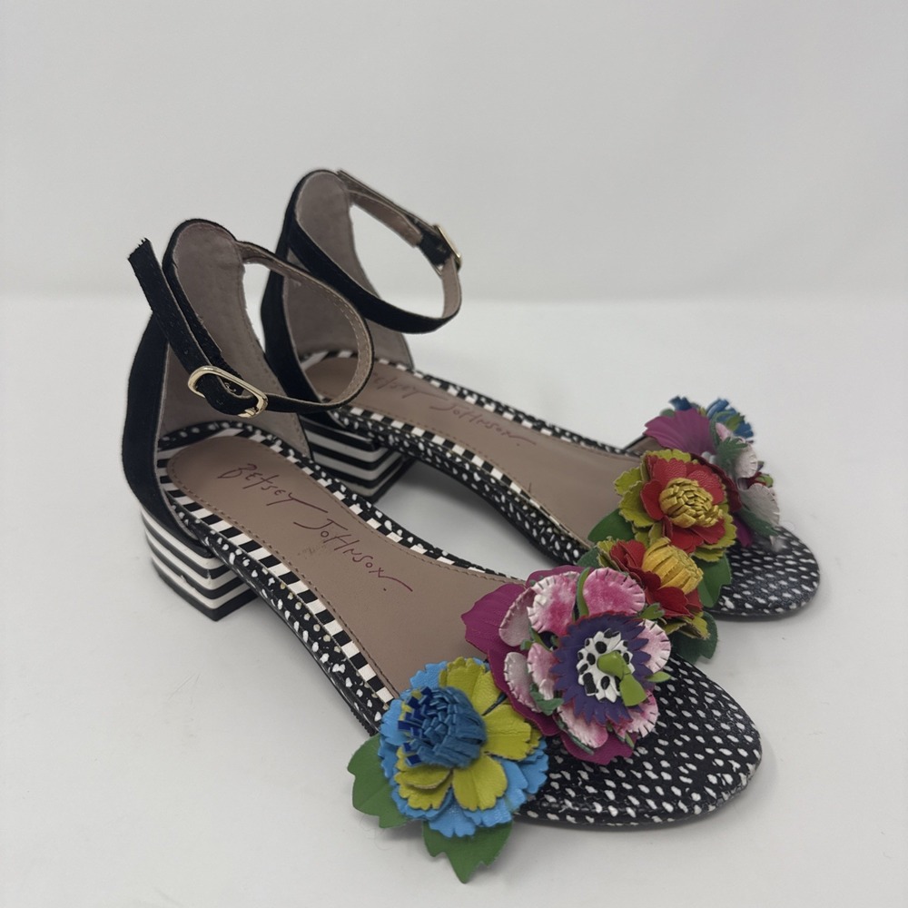 Betsey Johnson Indy Flower Block Heel Sandal Girls size 13 Cindy
